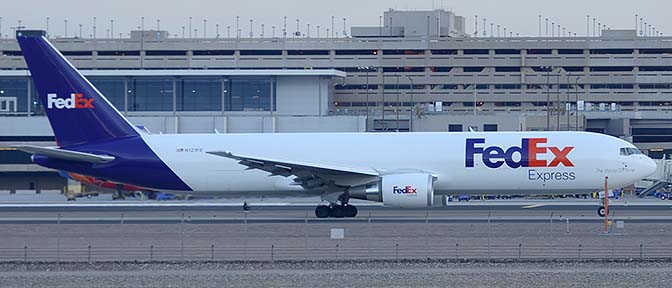 Fedex Express Boeing 767-3S2F N121FE, Phoenix Sky Harbor, December 20, 2015